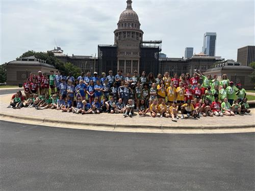 students in front of the capitol building in Austin